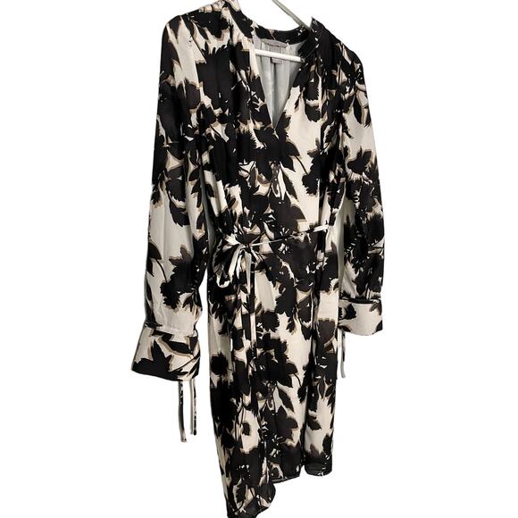 H&M long sleeve dress SZ small in tonal floral pattern - Picture 2 of 8
